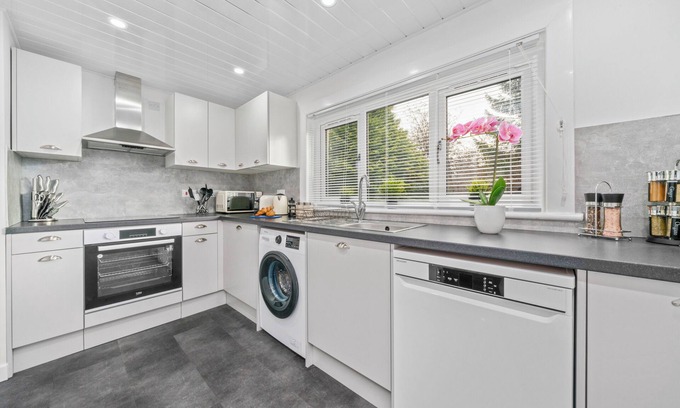 Manor House | West End Road