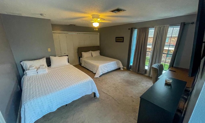 West End House | West End Suiteside