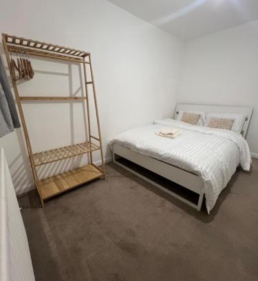 Hillingdon Apartment | West