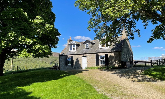 Grantown-on-Spey Cottage | West Gorton - a cottage that sleeps 4 guests in 2 bedrooms