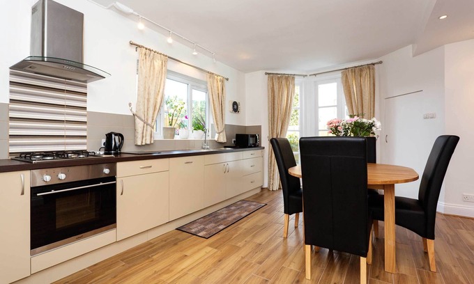West Hampstead House | West Hampstead Comfort, by Veeve