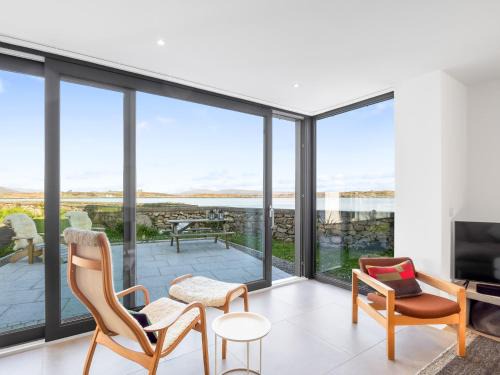 Roundstone House | West Haven