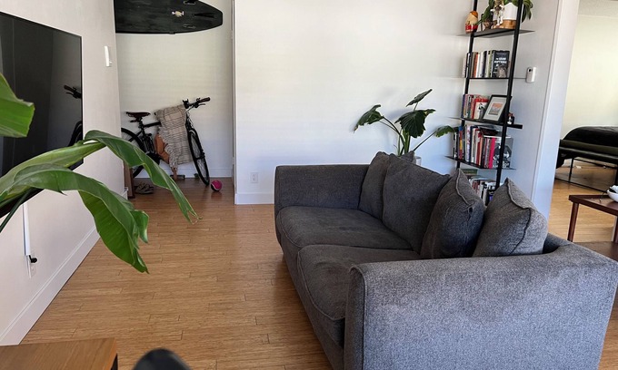Sawtelle Condo | West LA Condo - Pet Friendly & 10 mins to Beach
