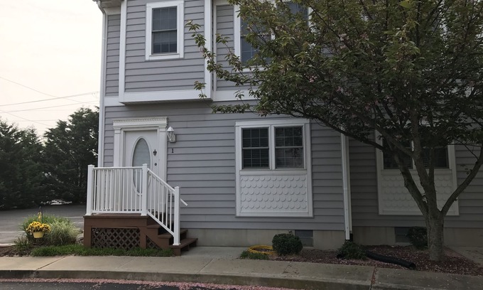 West Ocean City House | West Ocean City townhome next to Sunset Marina close to OC & Assateague Beaches