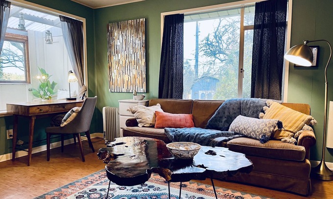 Roxhill Apartment | West Seattle Parkside Pup Friendly MIL Apartment