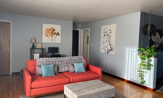 Fairmount Park House | West Seattle Walkers Paradise 2br Private Home w/Off-Street Parking