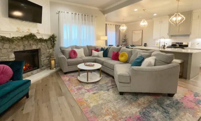 Lubbock House | West Texas Chic. New Construction. EV Charger. Pets Allowed. Ten Mins from TTU.