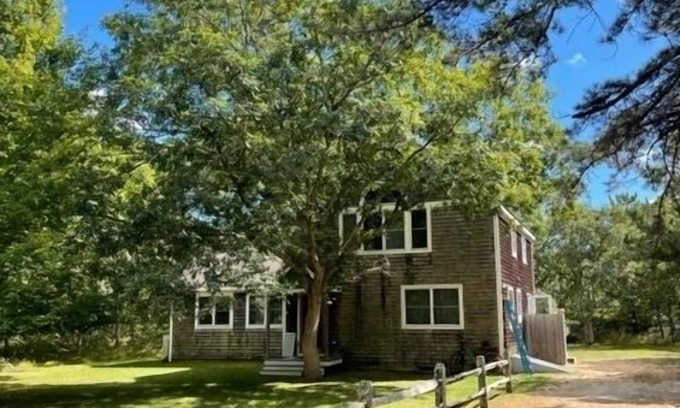Vineyard Haven House | West Tisbury Country Home