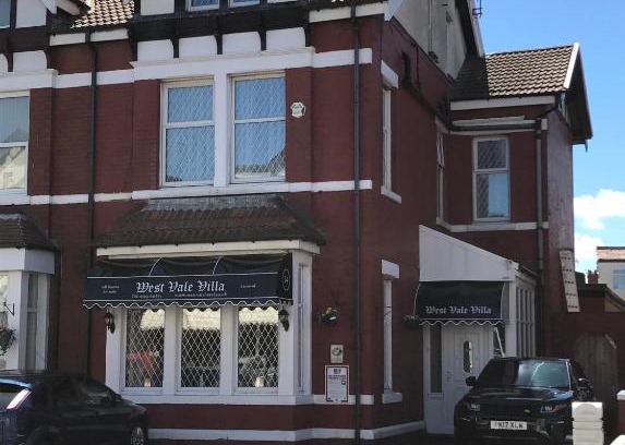 Blackpool Town Center Bed & Breakfast | West Vale Villa