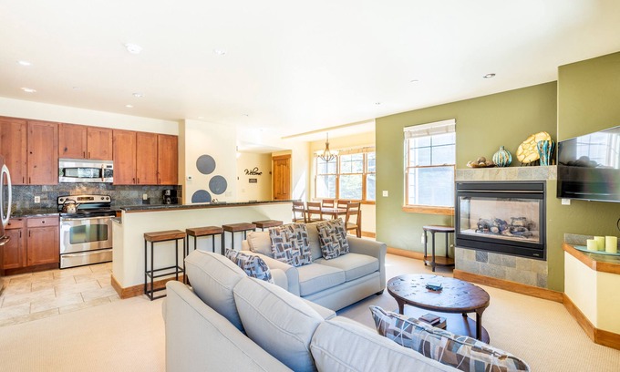 Copper Mountain Village House | West Village Two Bedroom Townhome, walk to the beginner slopes! Free WiFi