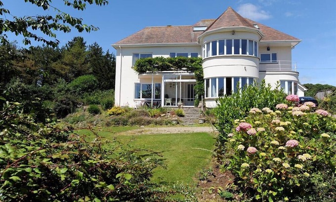 Seaton House | WESTDALE EDGE, family friendly, with a garden in Seaton, Devon