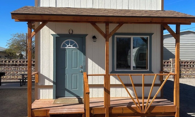 Quartzsite Cabin | Western Themed Cabin