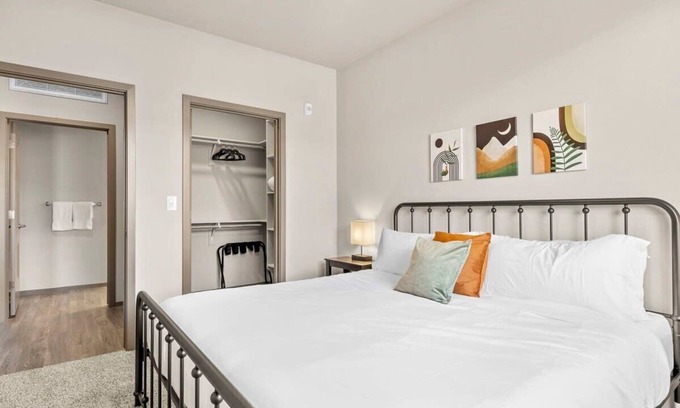 Glendale Sports and Entertainment District Apartment | Westgate CozySuites by stadium with pool #13
