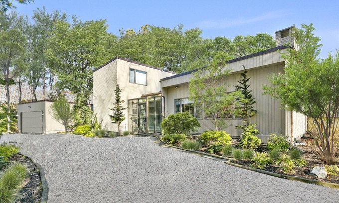 Westhampton House | Westhampton 5 Bedroom Escape w/gunite pool, new hot tub and har-tru tennis