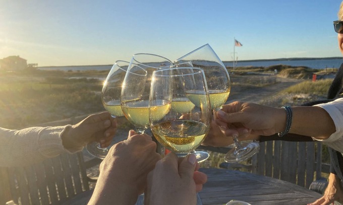 West Hampton Dunes Cottage | Westhampton Beach-Fully updated sunny cottage, 3 min. walk to the beach and bay!