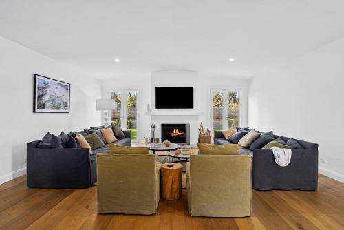 Sorrento House | Westhaven Walk to Beach Shop Pool Spa Open Fire