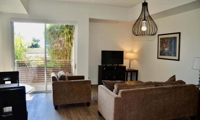 Westlake South Apartment | Westlake 30 Day Stays