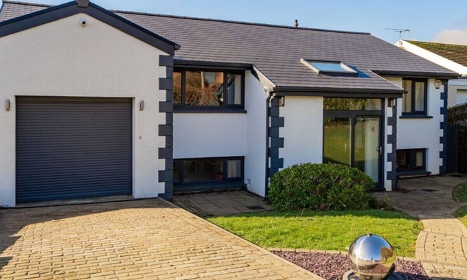 Mumbles House | Westport Avenue - Three Bedroom House, Sleeps 7