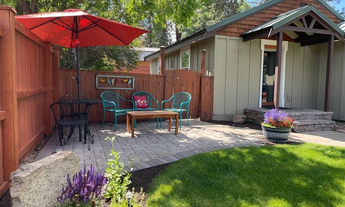 River West Cottage | Westside Cottage │Fenced Yards │Hot Tub │One Block to Galveston │Guest Favorite