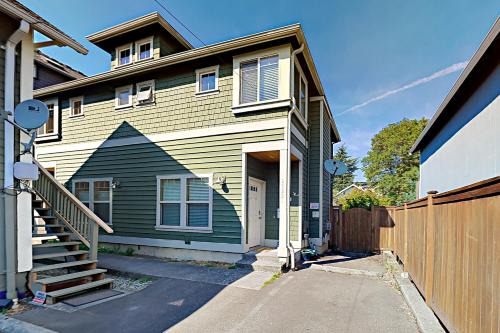 North Delridge House | Westside Escape