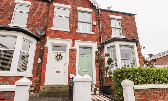 Lytham St. Anne's Cottage | WESTWOOD HOUSE, family friendly, with open fire in Lytham St. Annes