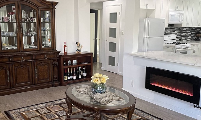 West Los Angeles House | Westwood next to Beverly Hills