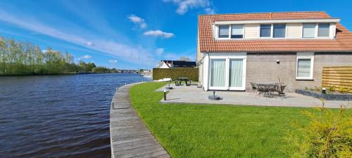 Grou House | Wetterkantwoning
