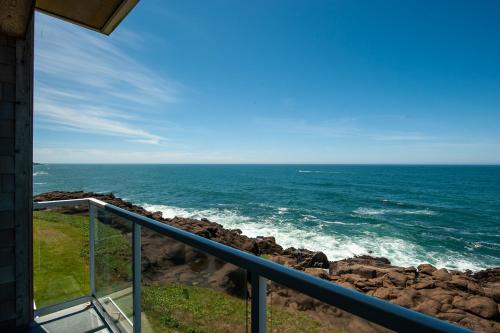 Depoe Bay House | Whale Crossing