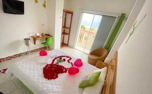 Puerto Lopez Hotel | Whale House Hotel