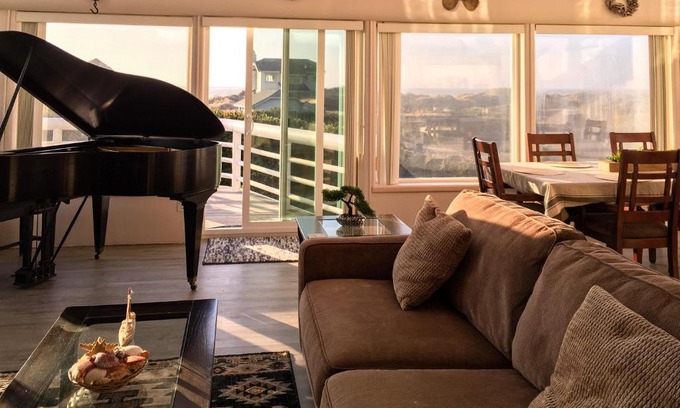 Gold Beach House | Whale of a View