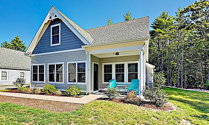Arundel Cottage | Whale Song Accessible Cottage - Near Beaches w/Resort-style Pool