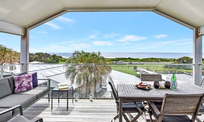Caves Beach House | Whale Tales at Caves Beach Villas