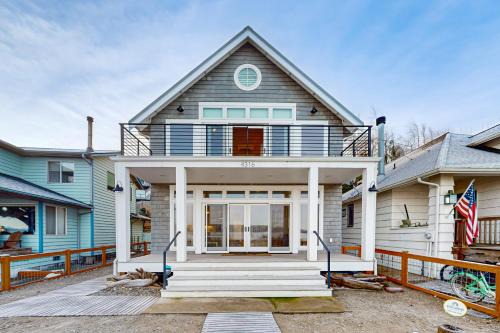 Langley House | Whale Walk Retreat