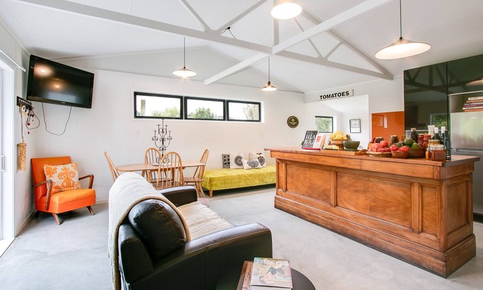 Waiohiki House | WHARE AWA - TARADALE HOLIDAY HOME, family friendly in Taradale