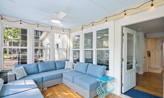 Lakeside House | What a Lake View! Lakeside cottage inside gates. Golf cart & linens included.