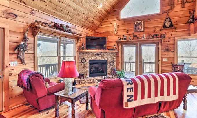 Murphy House | Wheelchair-Accessible Murphy Cabin with Fire Pit!