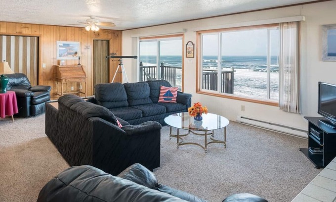 Lincoln City Apartment | Wheelhouse-Oceanfront, balcony, kitchen, fireplace