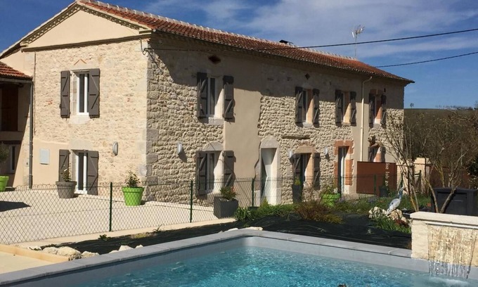 Cahuzac-sur-Vere Cottage | When it comes to B&Bs in the heart of the vineyards, this one's got it all!