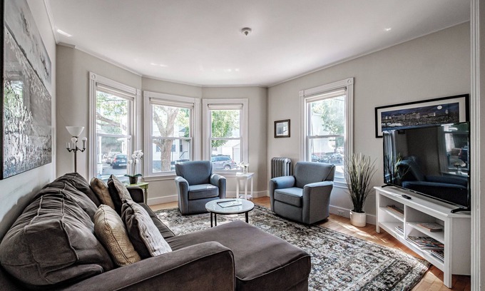 Munjoy Hill Apartment | Whether With Family or Friends Shop, Sight See & Dine at Great Restaurants