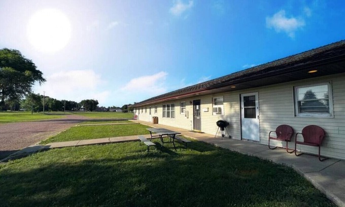 Bonesteel Hotel | Whetstone Bay Lodge Room 5 - Sleeps 2 · Whetstone Bay Lodge Room 5 - Sleeps 2