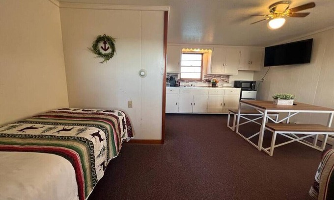 Bonesteel Hotel | Whetstone Bay Lodge Room 9 - Sleeps 5