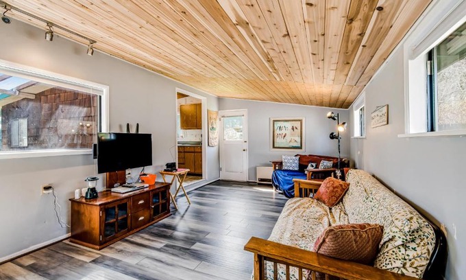 Freeland House | Whidbey Cottage on Holmes Harbor