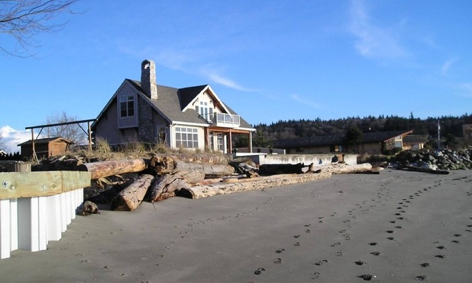 Maxwelton House | Whidbey Island Beach Front Vacation Home