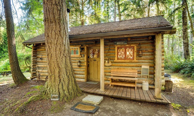 Greenbank Cabin | Whidbey Island Cabin w/ Deck & Gas Grill!