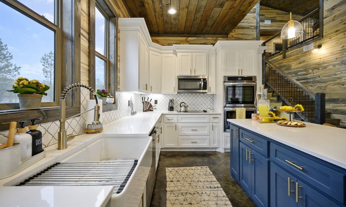 Broken Bow Cabin | Whippoorwill Creek - EV Outlet, Creekside, Playset, Gameroom, Hot Tub,