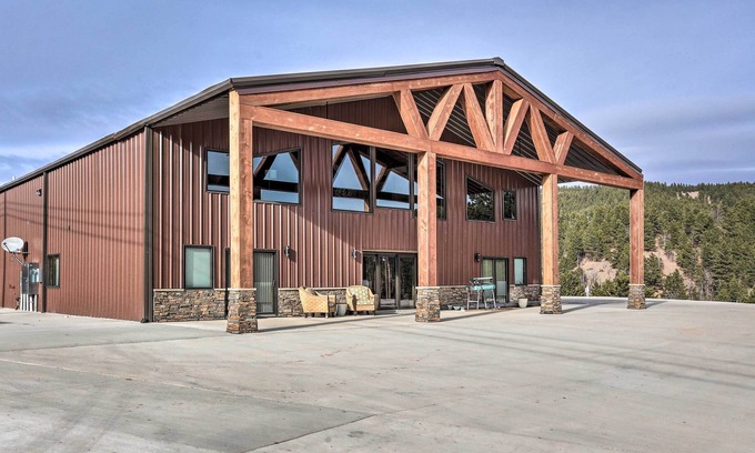 Deadwood House | 'Whiskey Barrel Ranch' w/ Grill & Fire Pit!