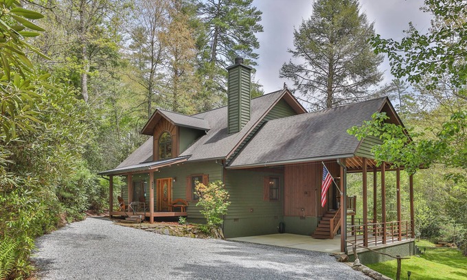 Sapphire House | Whisper Creek of Sapphire Valley