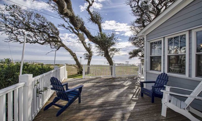 Harkers Island House | Whispering Oaks- Sound Front, Pet Friendly