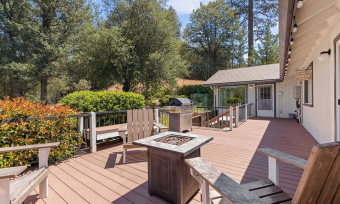 Oakhurst House | Whispering Pines near Bass Lake W Arcade!