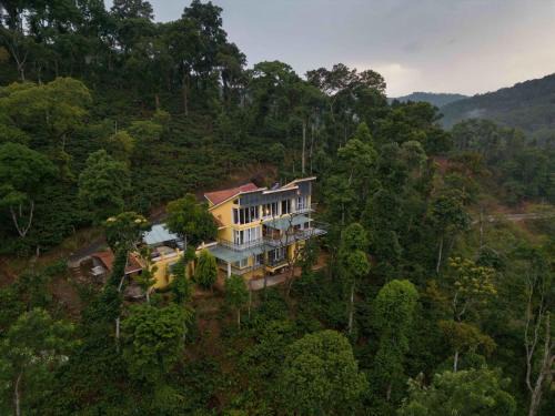 Madikeri Villa | Whispering Waters - breathtaking vistas of hills!